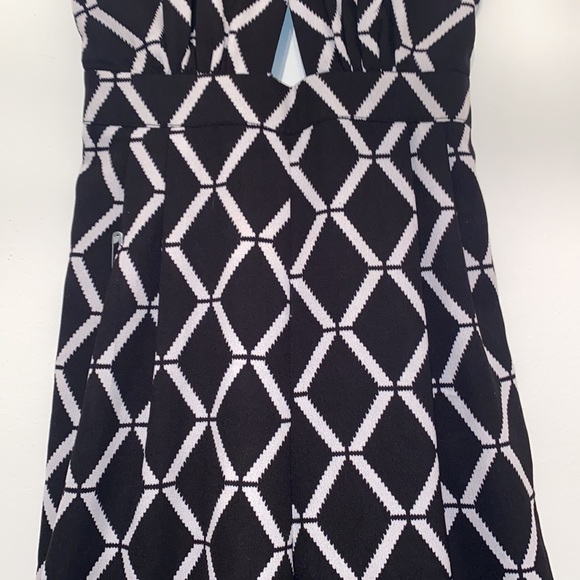 Black and white jumpsuit - aus 6 (USA 2) - Picture 3 of 5